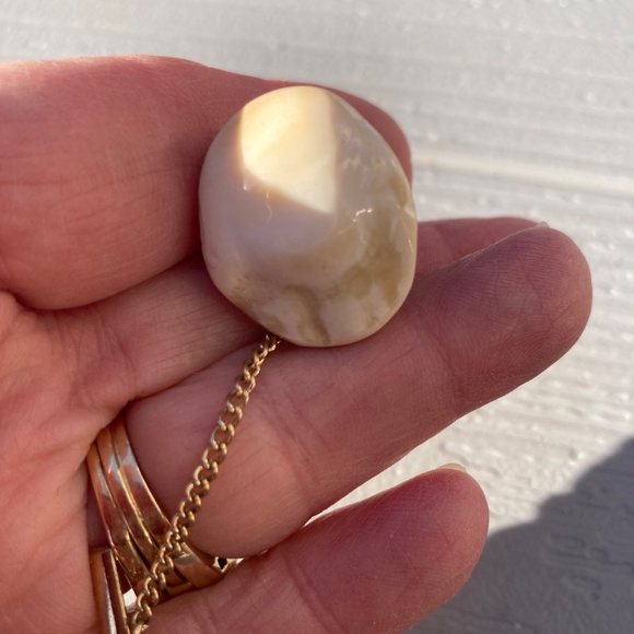 Shell tie Tac vintage 1.25” diameter gold tone setting - Picture 3 of 6